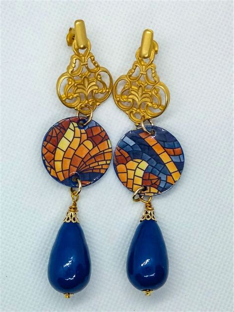 bigiotteria earrings.